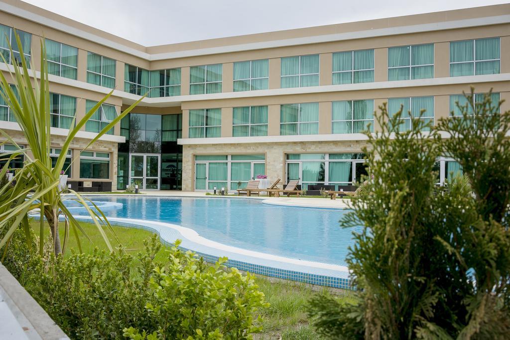 Howard Johnson Neuquén Exterior foto