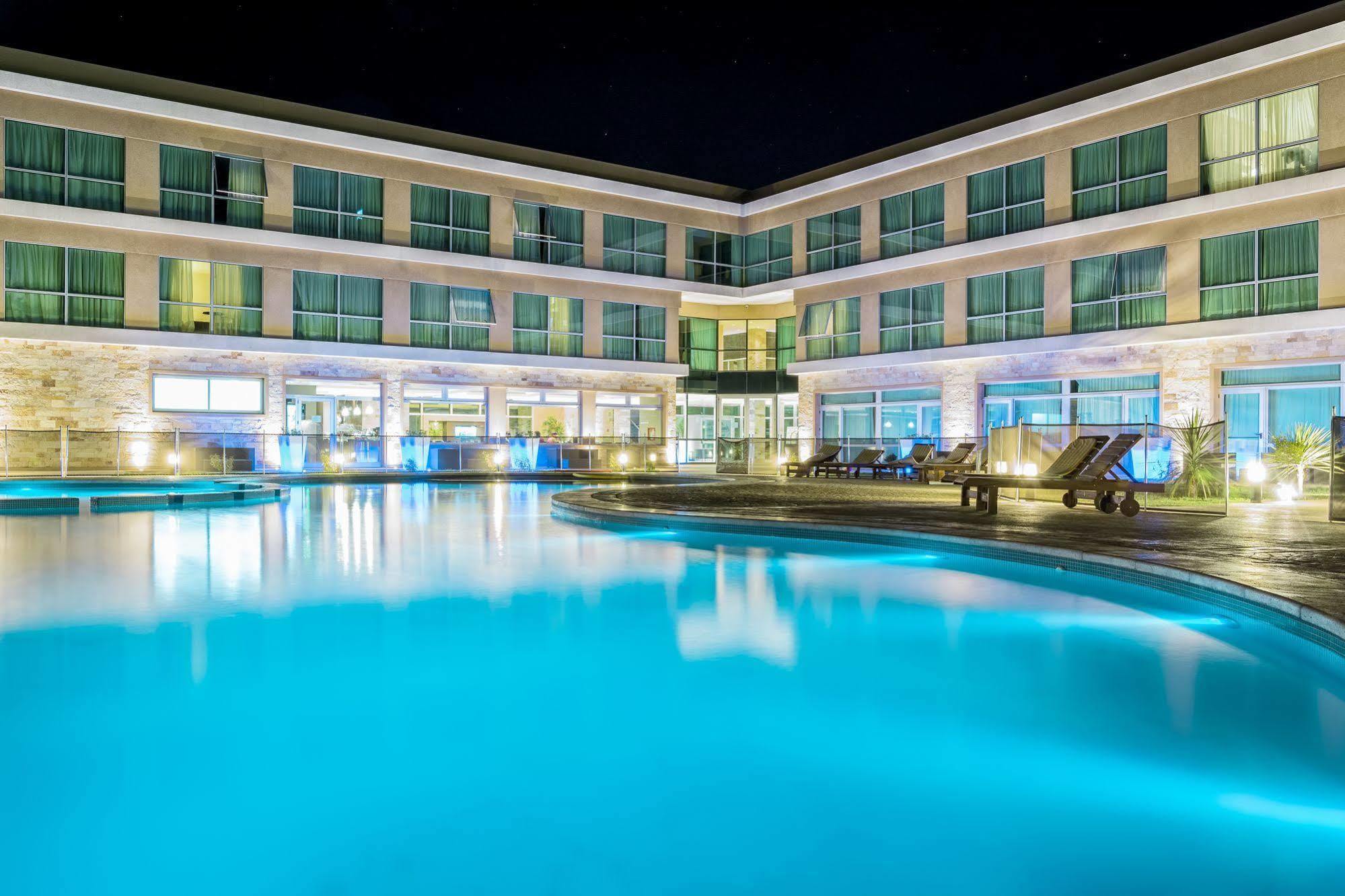 Howard Johnson Neuquén Exterior foto