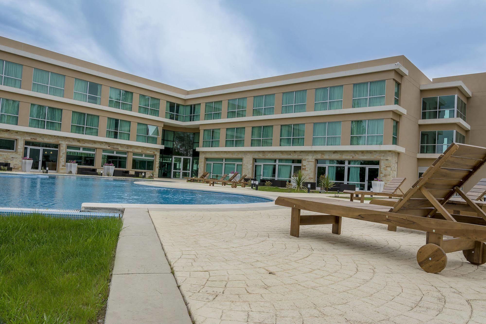 Howard Johnson Neuquén Exterior foto